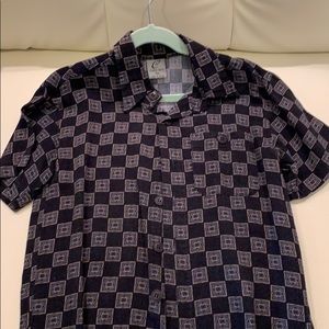 Boys short sleeve shirt.